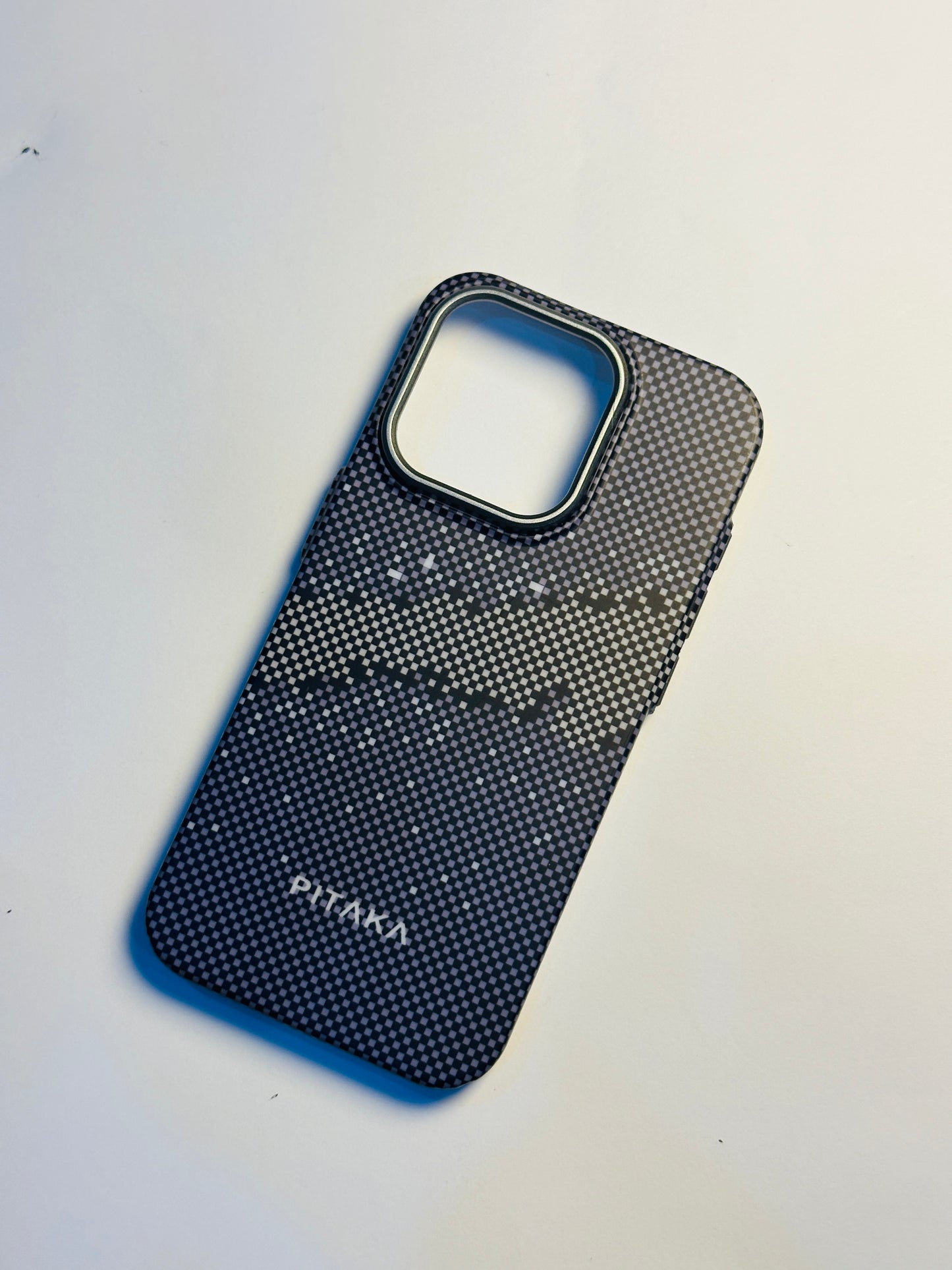 PITAKA Ultra-Slim iPhone Case – Carbon Weave (Fusion Weaving® Series)